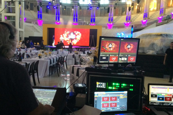 Producció técnica de l’esdeveniment de presentación de l’Audi Q2 a la sala Oval del MNAC, Barcelona, maig 2016.